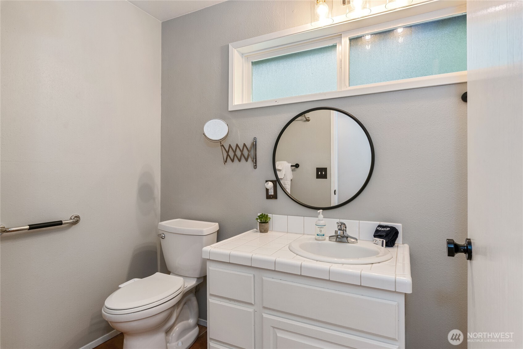 41 E Westlake Place , Allyn, WA 98524