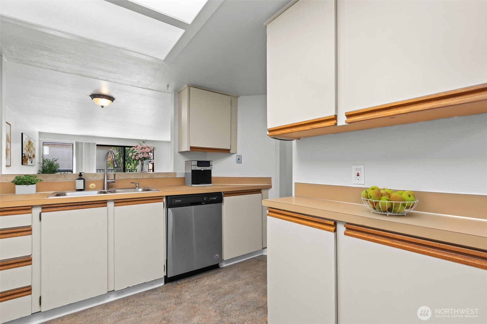 500 W Roy Street #W103, Seattle, WA 98119