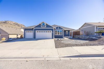444 Hilltop Place , Chelan, WA 98816 - Photo 2