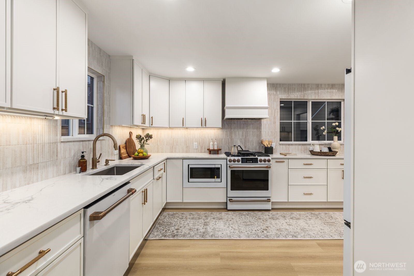 306 NW 45th Street , Seattle, WA 98107