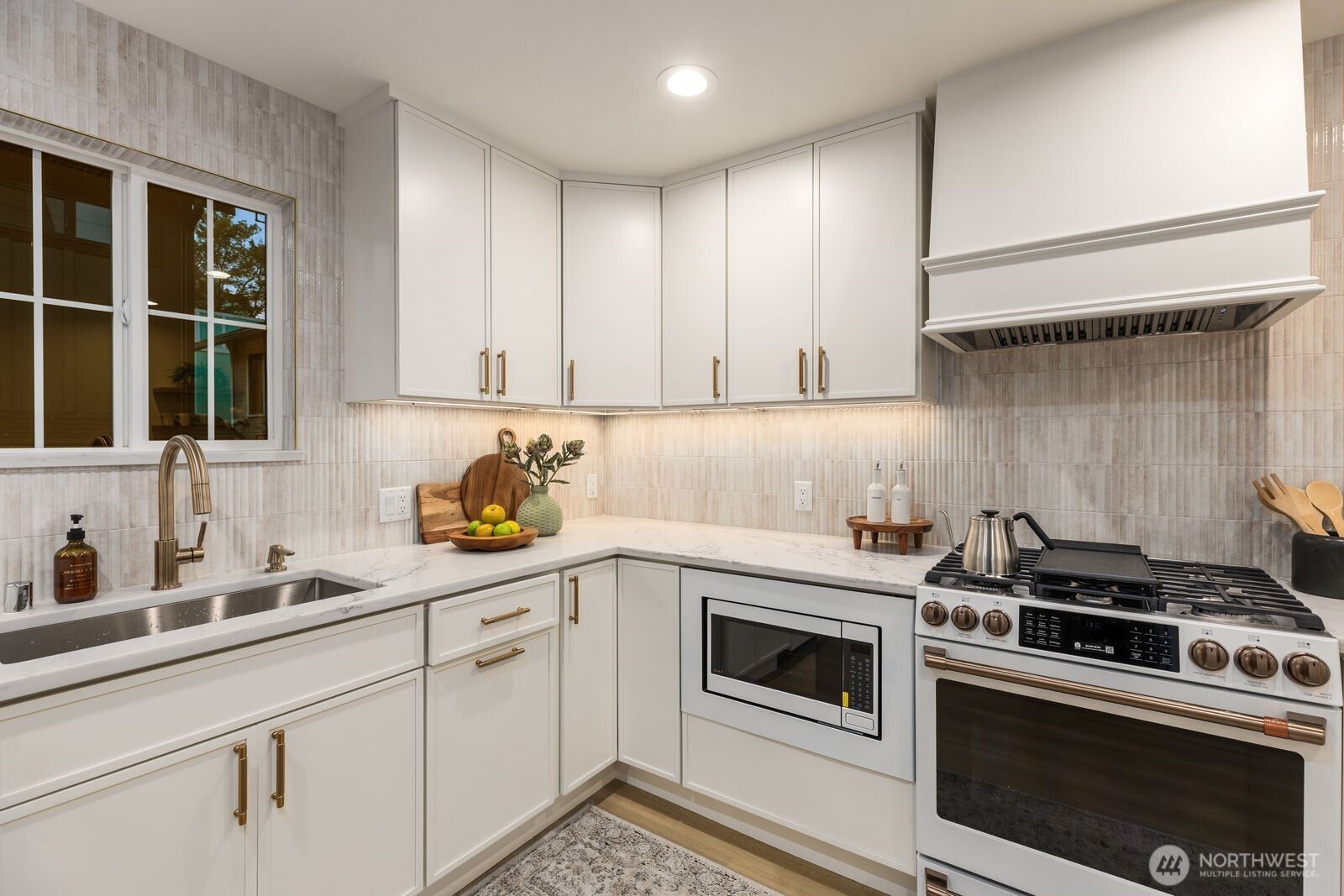 306 NW 45th Street , Seattle, WA 98107