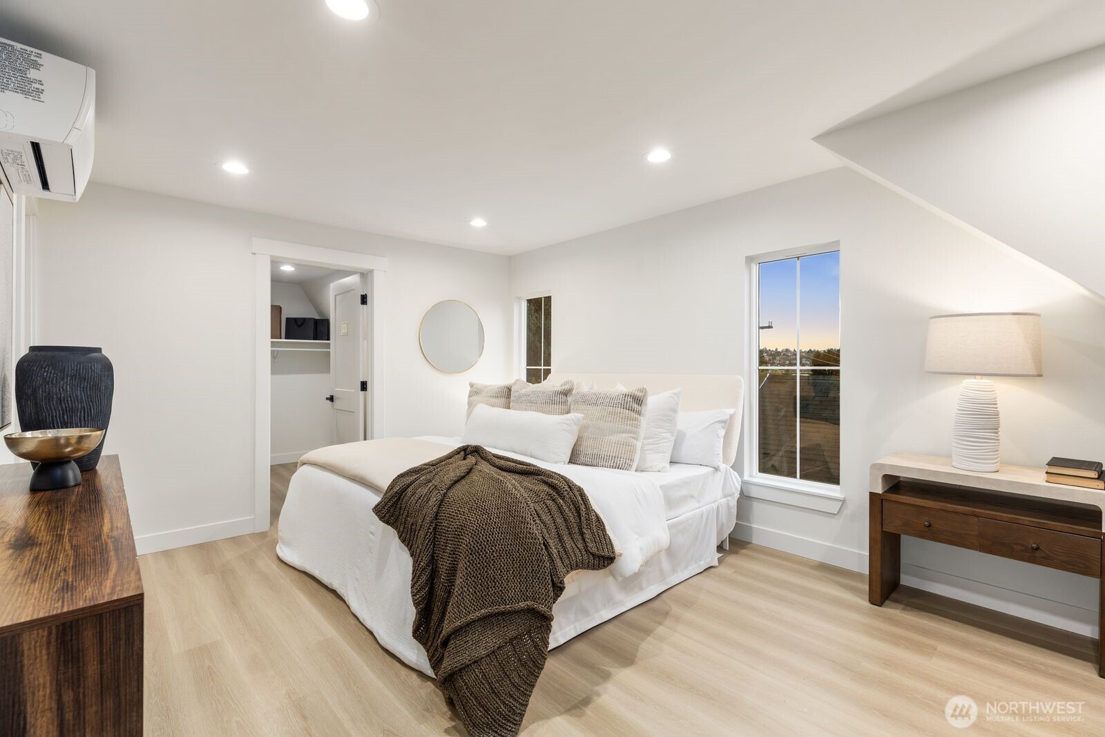 306 NW 45th Street , Seattle, WA 98107