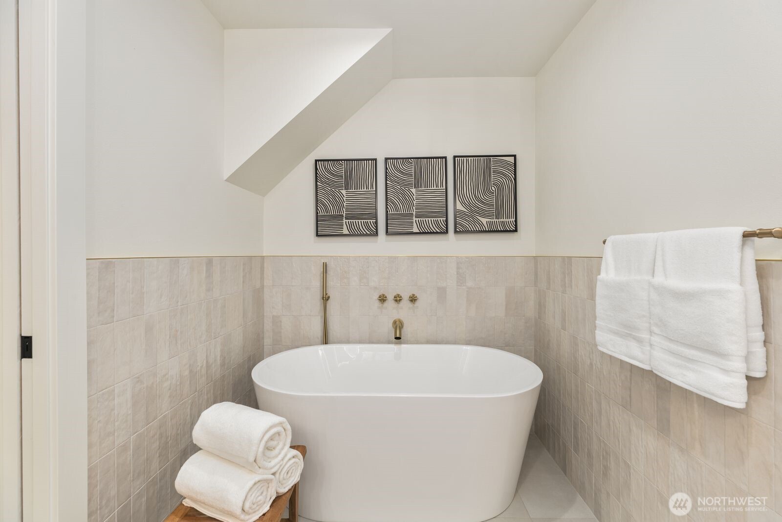 306 NW 45th Street , Seattle, WA 98107