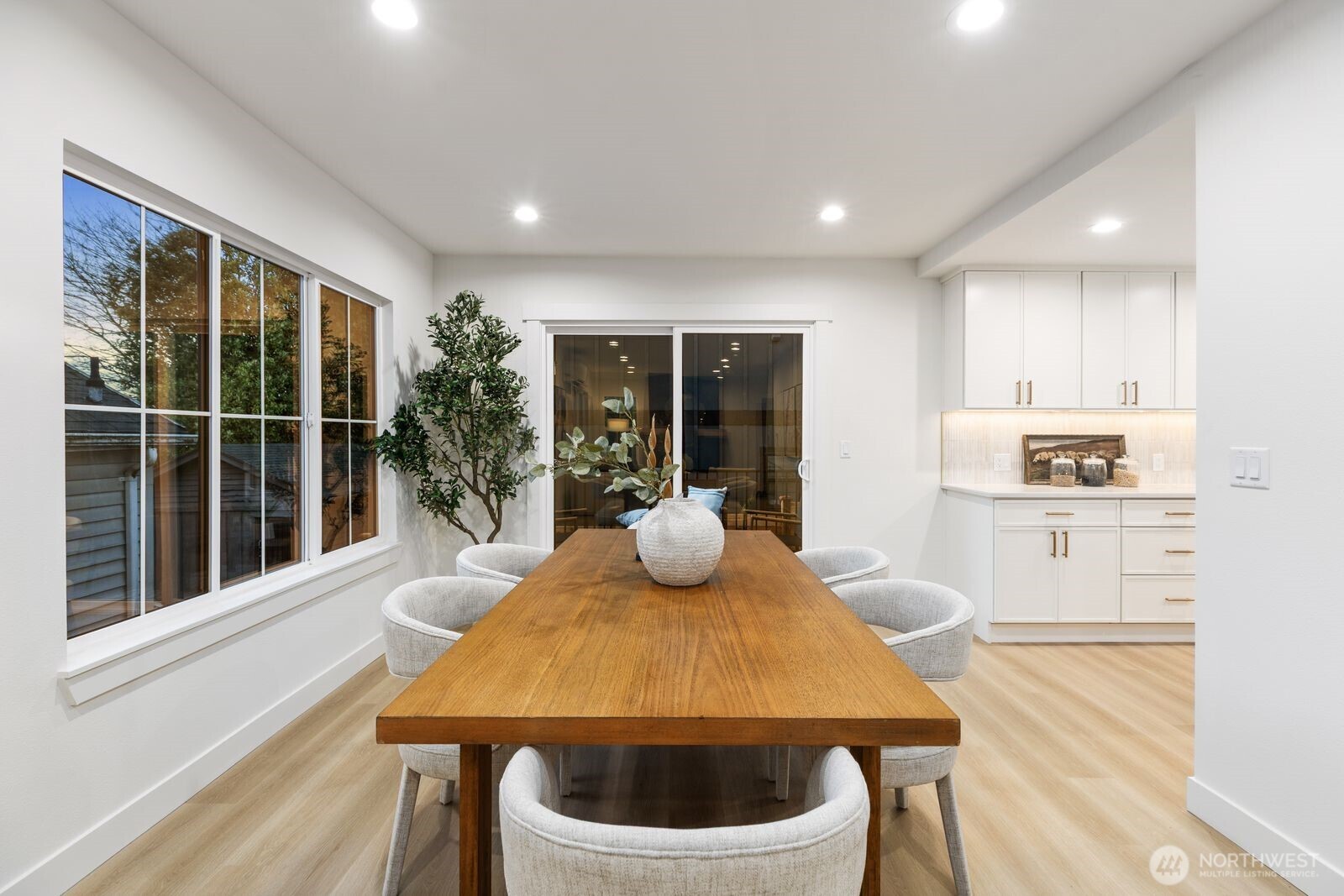 306 NW 45th Street , Seattle, WA 98107