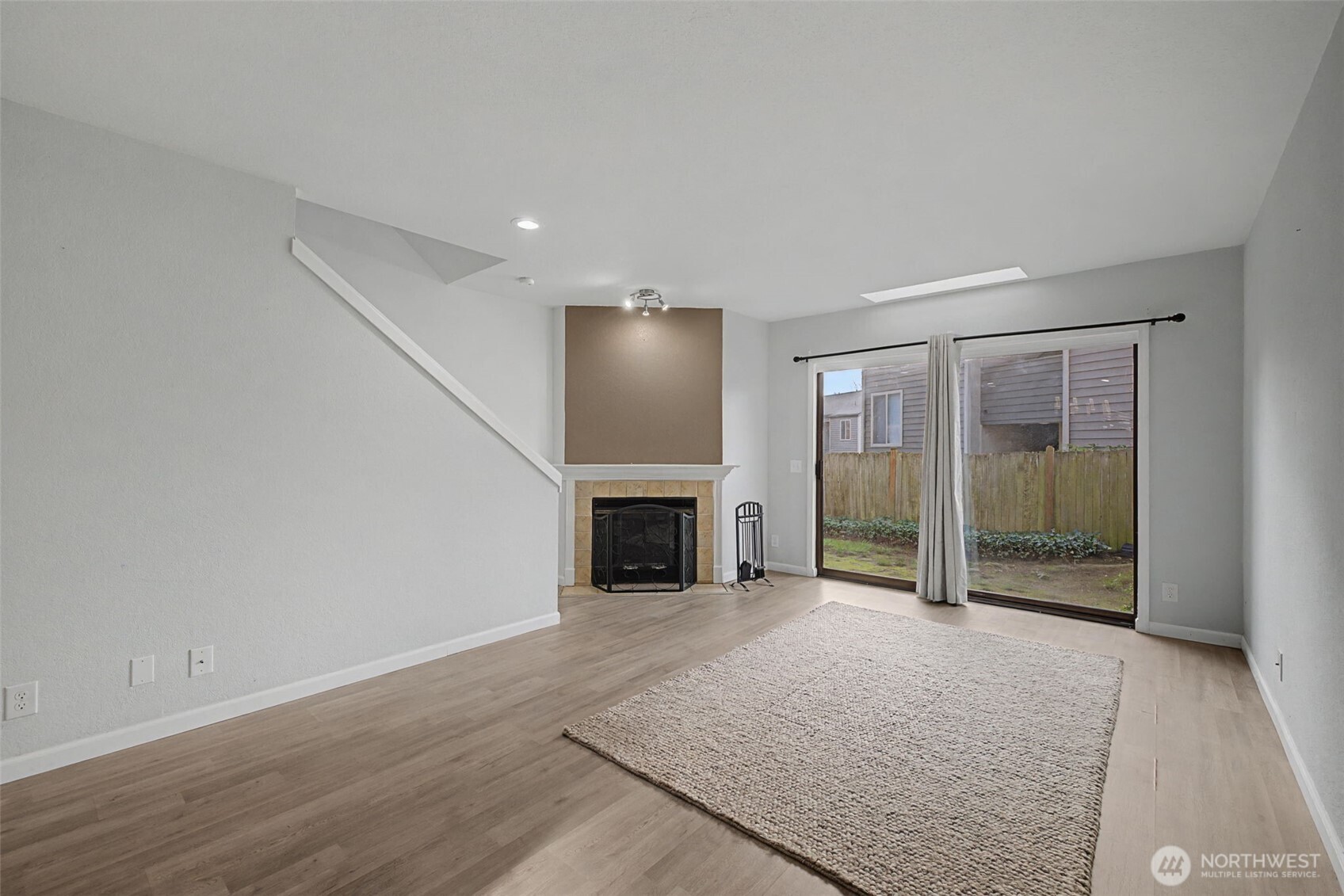 8013 NE 177th Ct #402, Kenmore, WA 98028