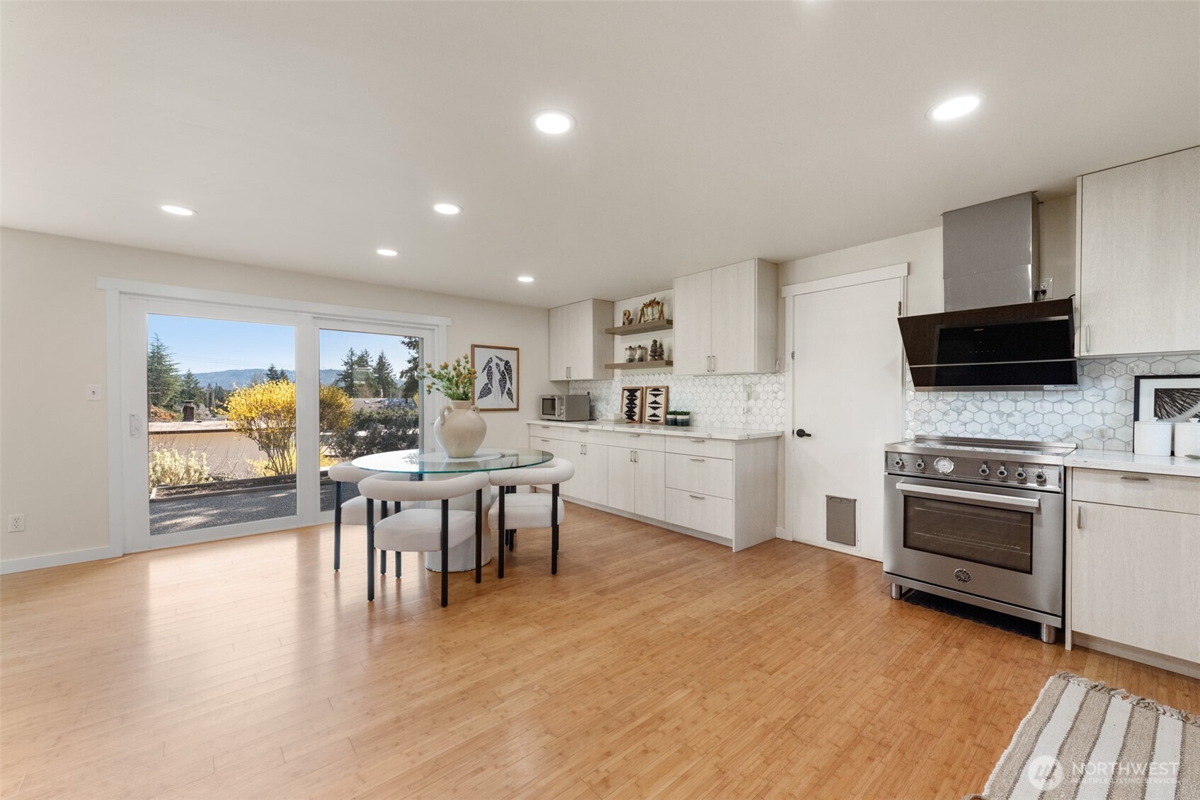 16127 SE 5th Street , Bellevue, WA 98008