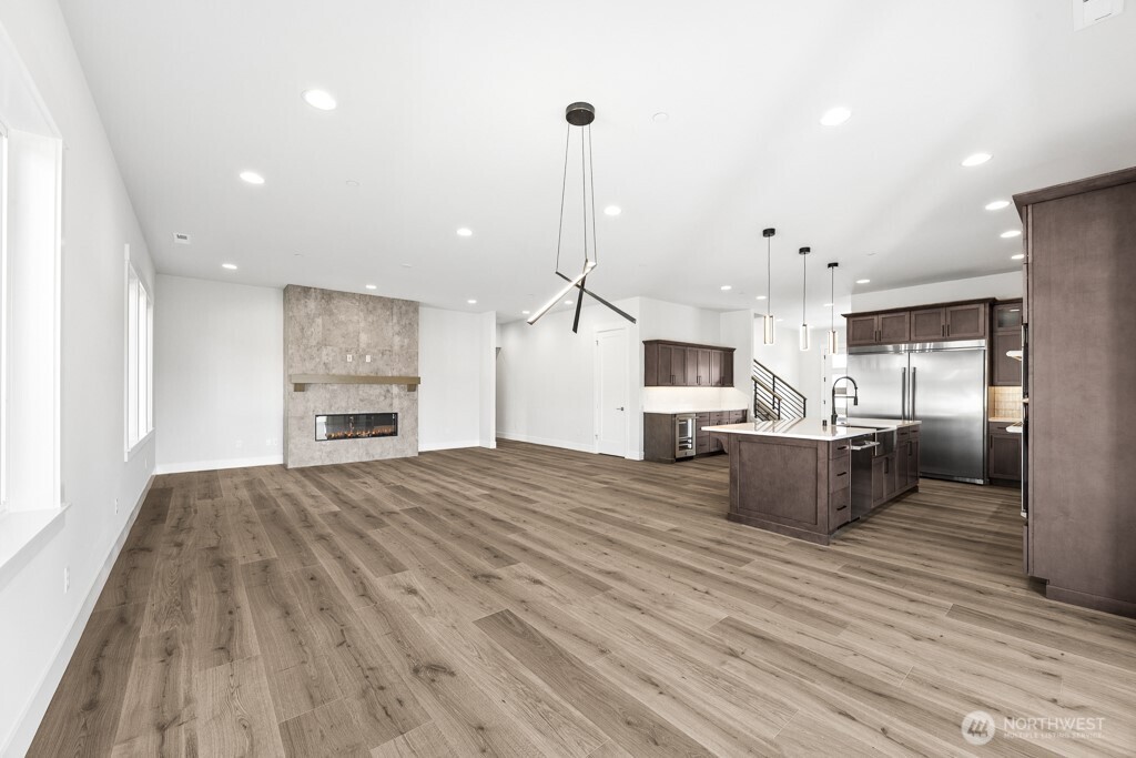 24914 SE 17th Street #2, Sammamish, WA 98075