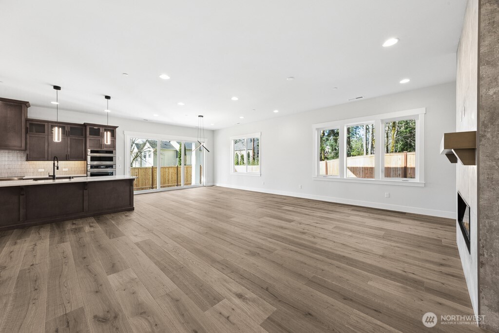 24914 SE 17th Street #2, Sammamish, WA 98075