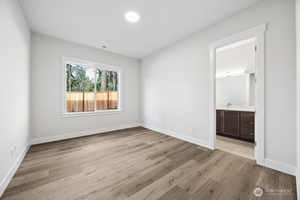 24914 SE 17th Street #2, Sammamish, WA 98075
