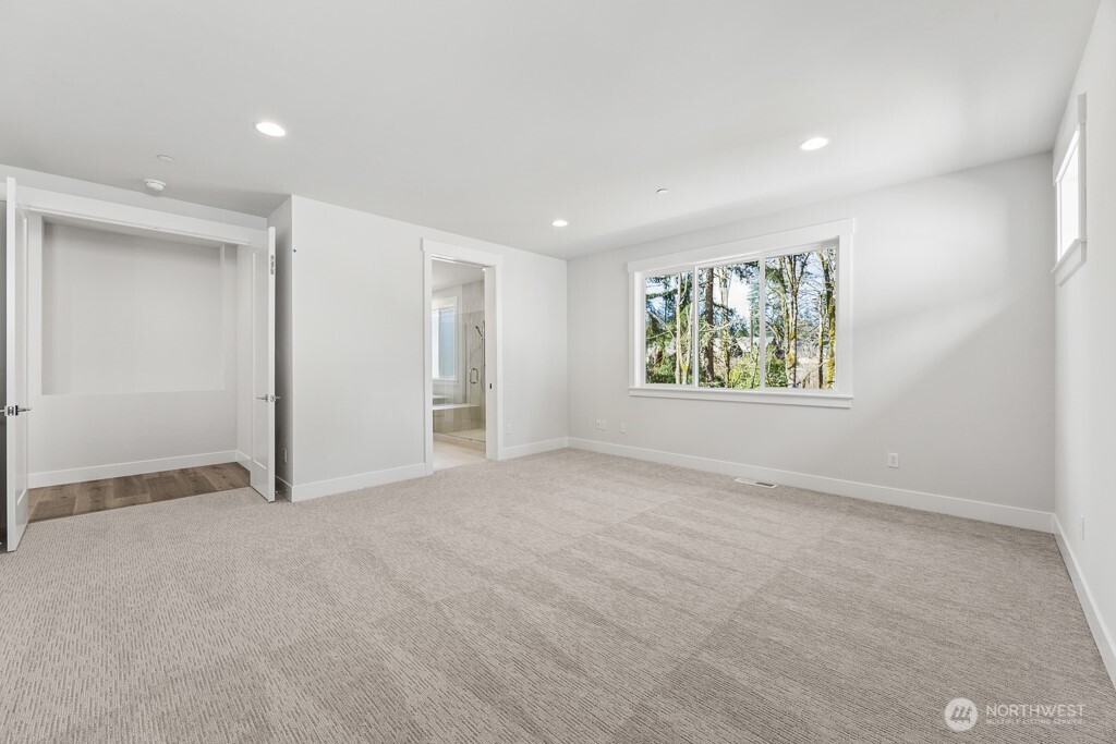 24914 SE 17th Street #2, Sammamish, WA 98075
