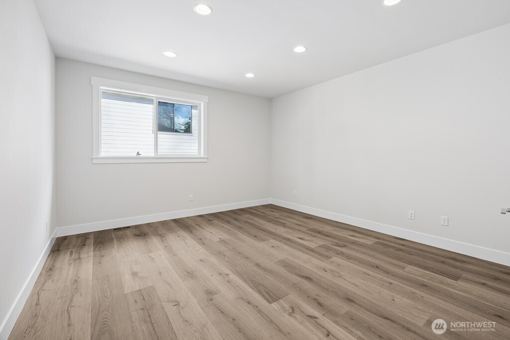 24914 SE 17th Street #2, Sammamish, WA 98075