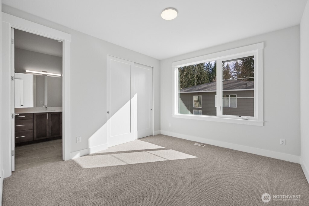 24914 SE 17th Street #2, Sammamish, WA 98075