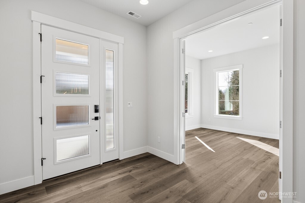 24914 SE 17th Street #2, Sammamish, WA 98075