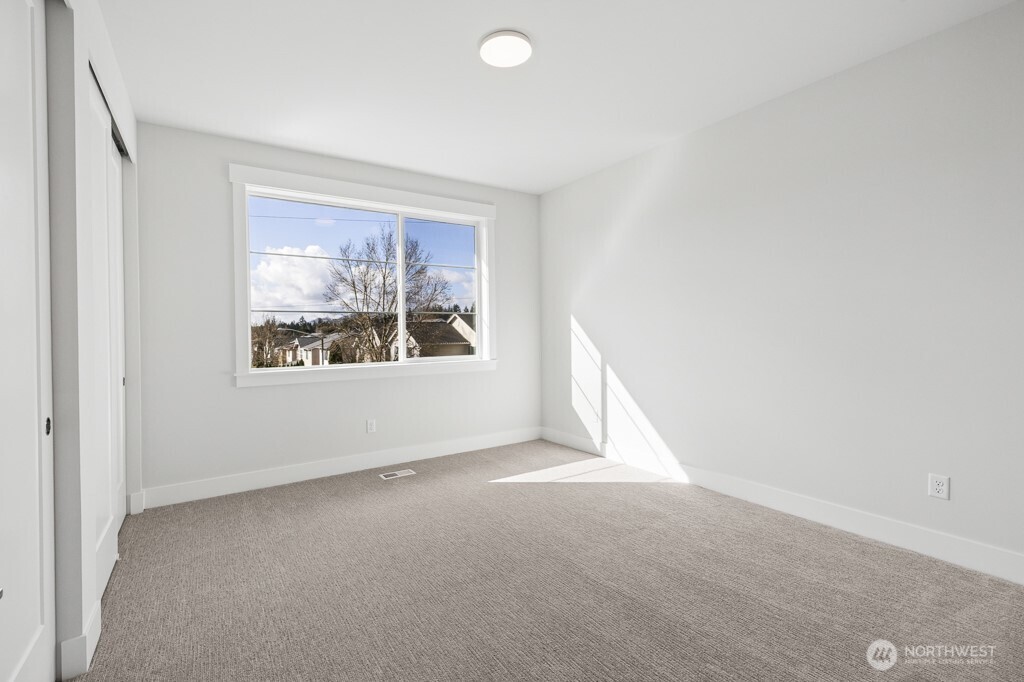 24914 SE 17th Street #2, Sammamish, WA 98075