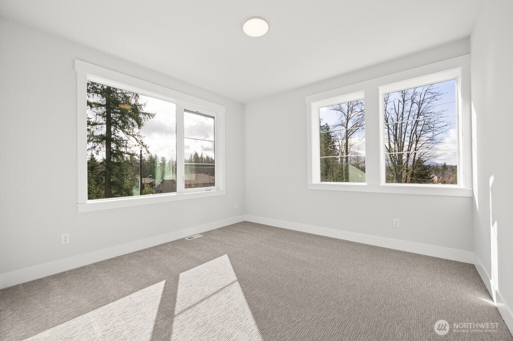 24914 SE 17th Street #2, Sammamish, WA 98075