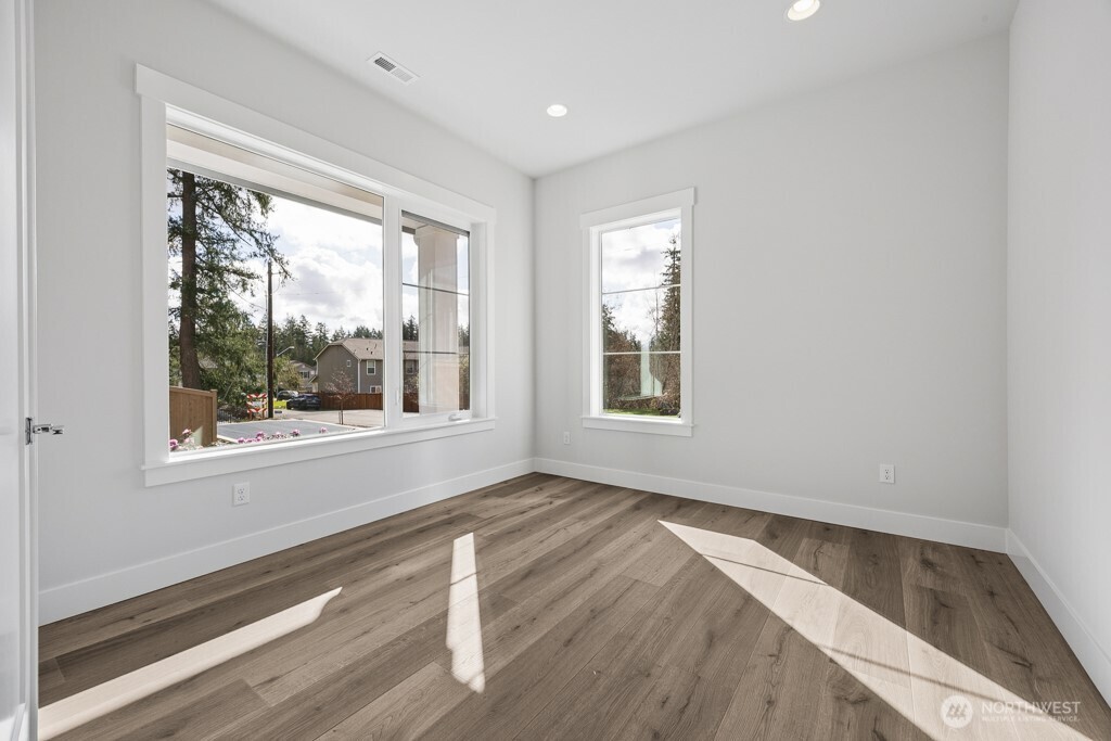 24914 SE 17th Street #2, Sammamish, WA 98075