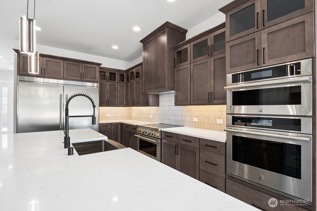 24914 SE 17th Street #2, Sammamish, WA 98075