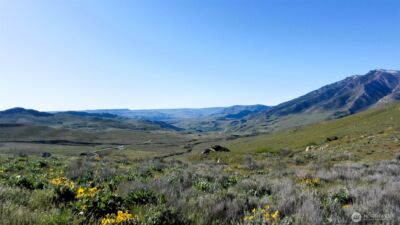 31 Cowboy Road , Methow, WA 98834