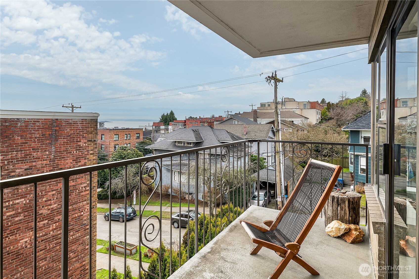 912 3rd Avenue W #202, Seattle, WA 98119