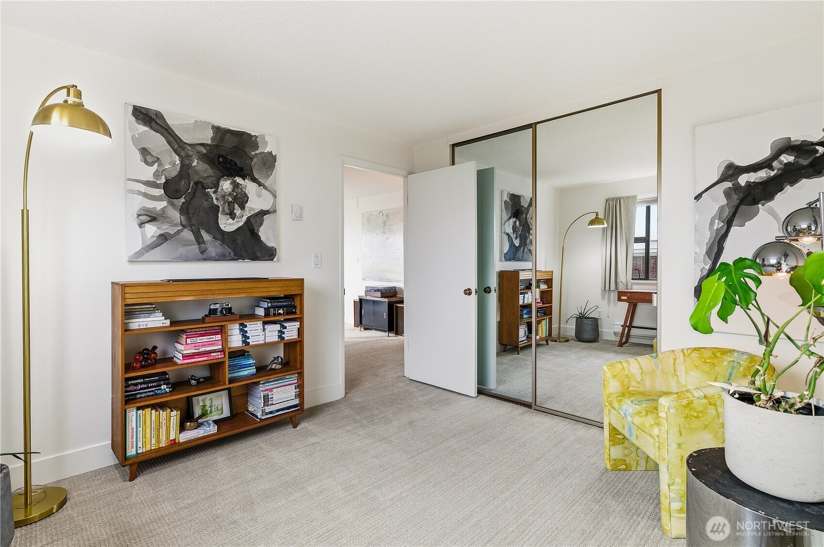 912 3rd Avenue W #202, Seattle, WA 98119