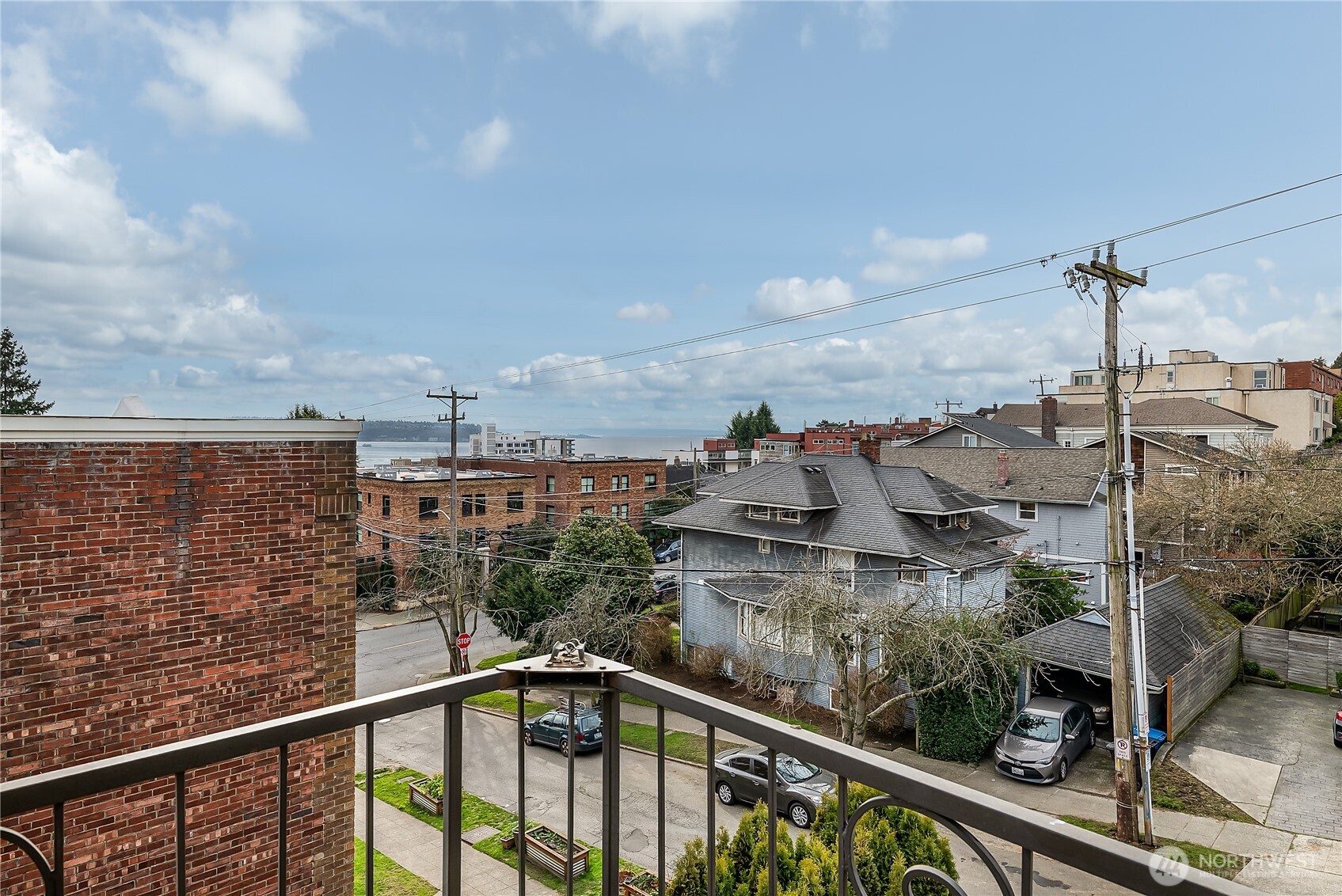 912 3rd Avenue W #202, Seattle, WA 98119