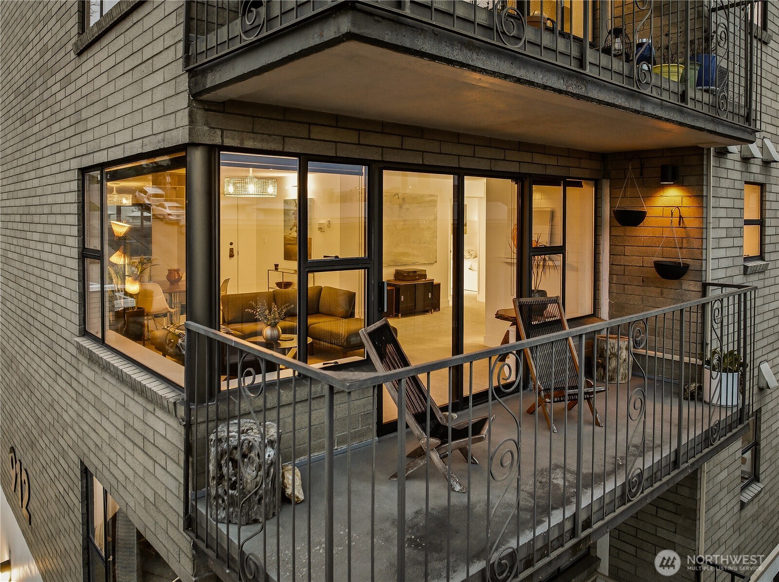 912 3rd Avenue W #202, Seattle, WA 98119