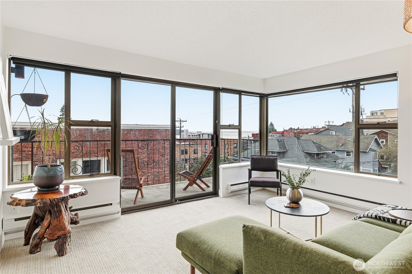 912 3rd Avenue W #202, Seattle, WA 98119