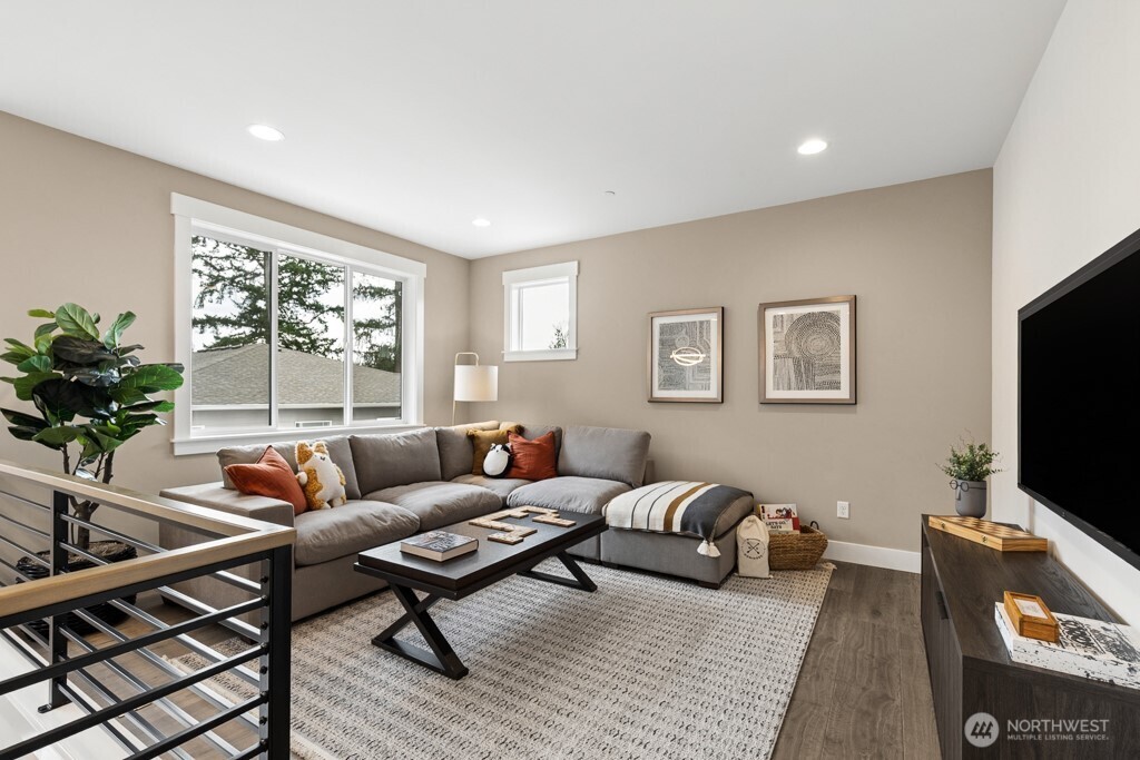 24922 SE 17th Street #1, Sammamish, WA 98075