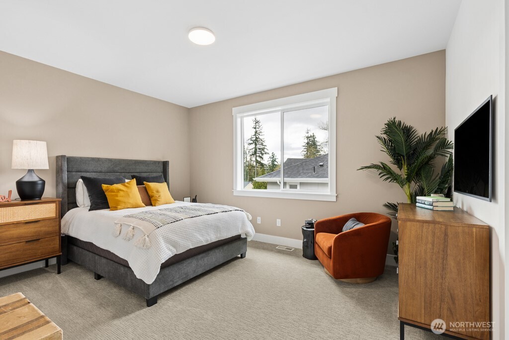 24922 SE 17th Street #1, Sammamish, WA 98075
