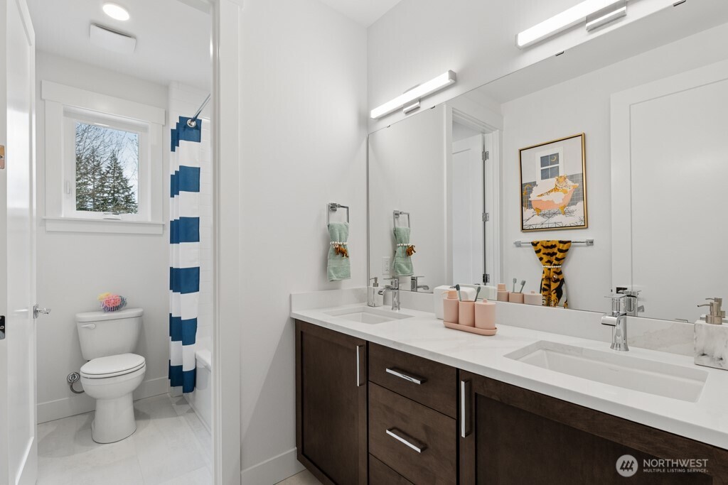 24922 SE 17th Street #1, Sammamish, WA 98075