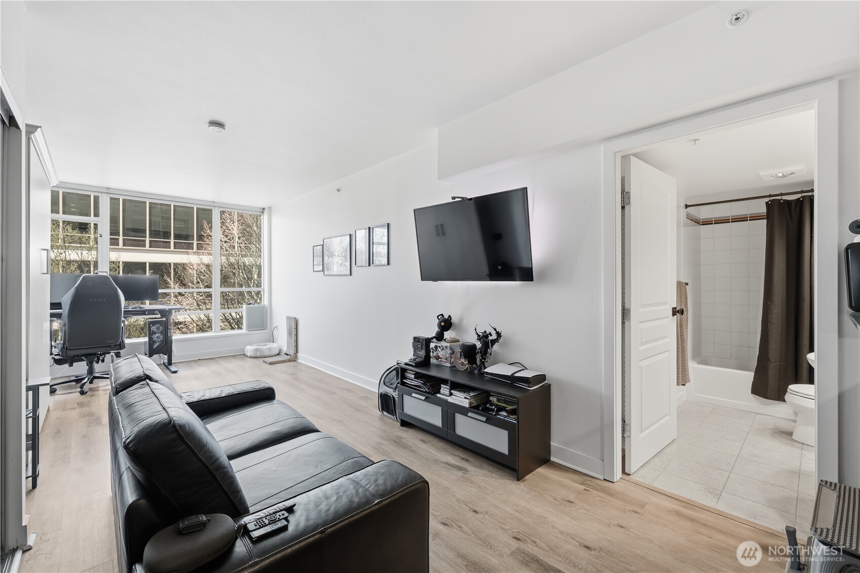 2929 1st Avenue ##201, Seattle, WA 98121-3019