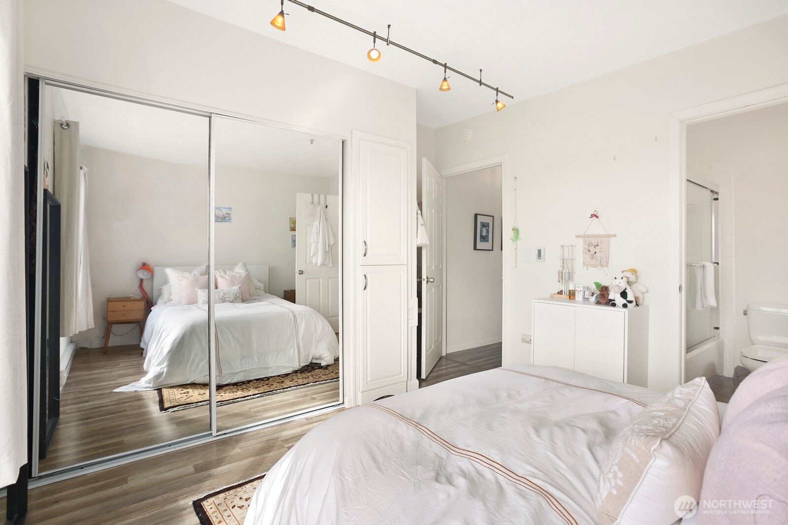 2117 N 107th Street #402, Seattle, WA 98133