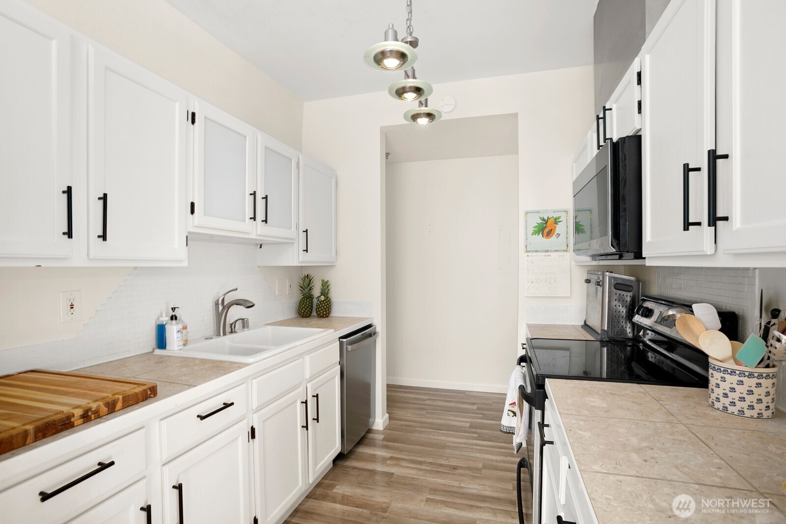 2117 N 107th Street #402, Seattle, WA 98133