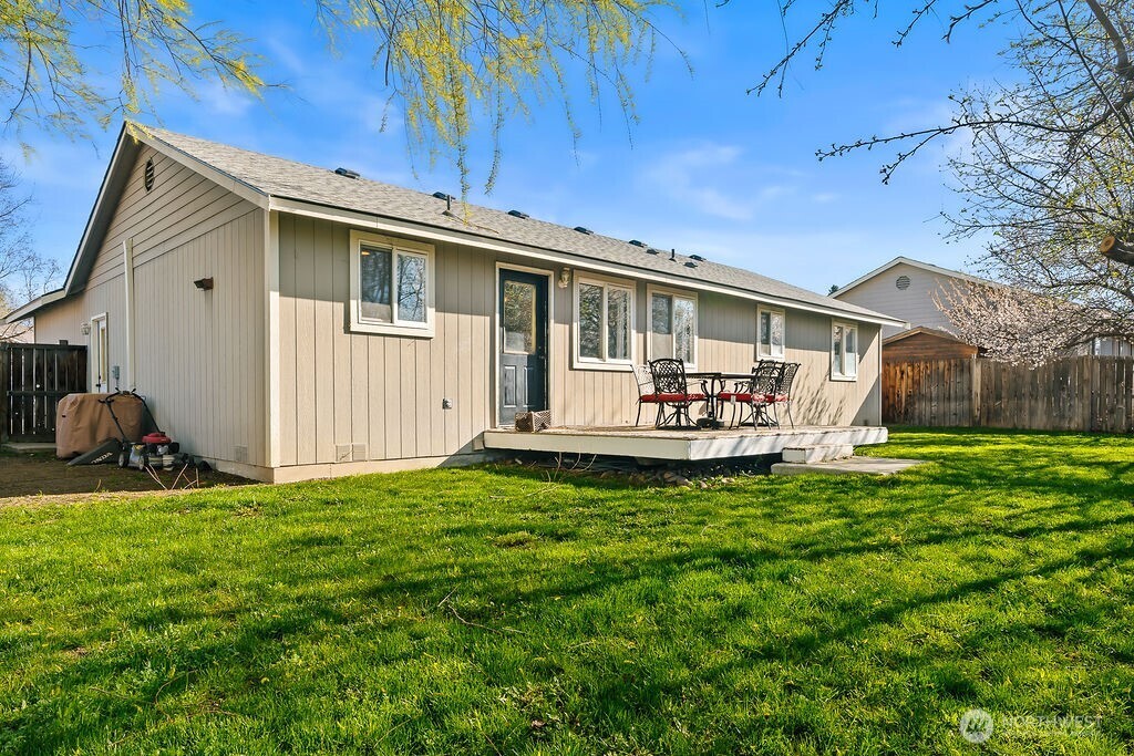 208 W Mount Adams Court , Ellensburg, WA 98926