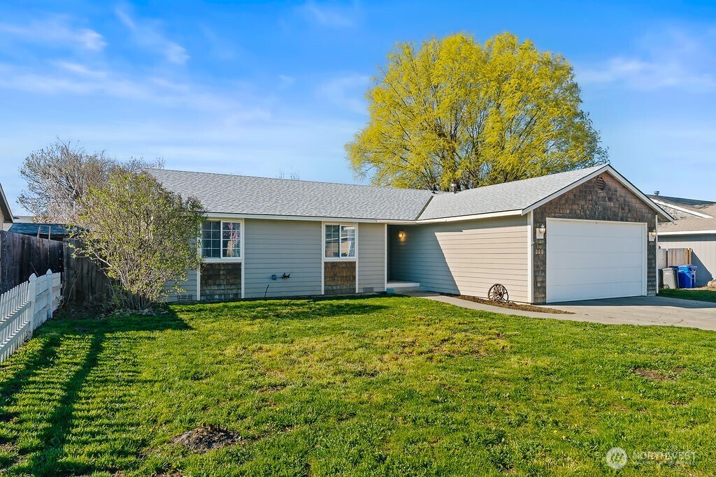 208 W Mount Adams Court , Ellensburg, WA 98926