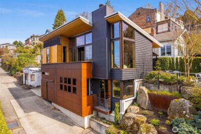 810 W Lee , Seattle, WA 98119