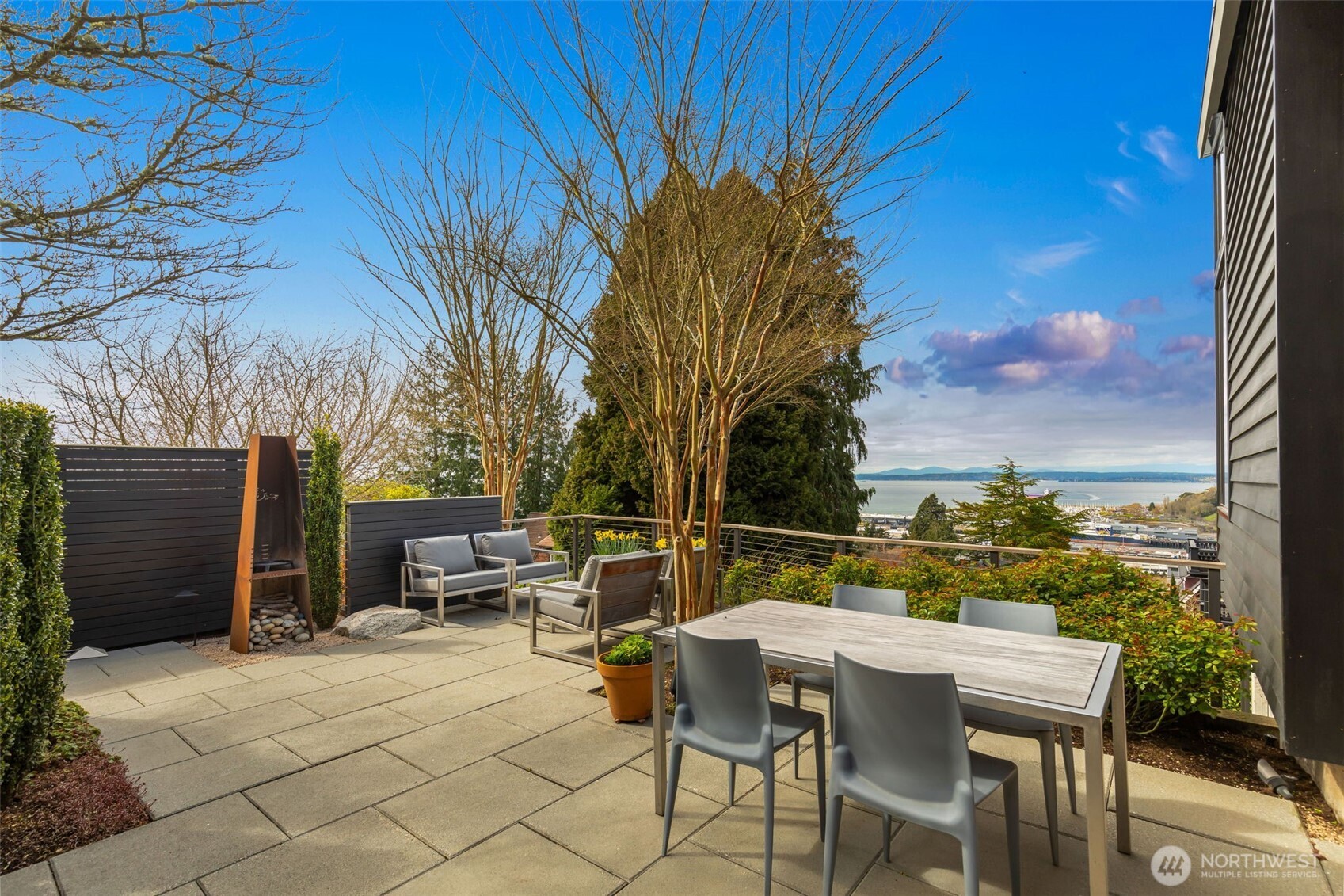 810 W Lee , Seattle, WA 98119