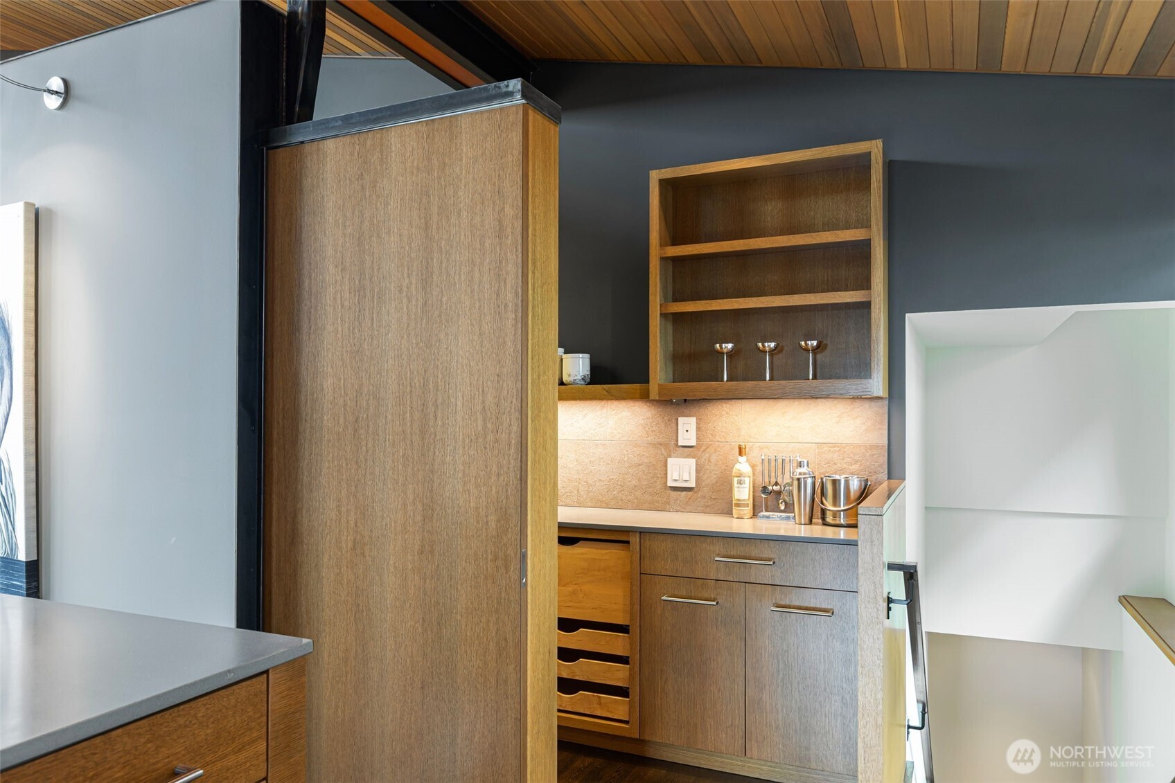 810 W Lee , Seattle, WA 98119