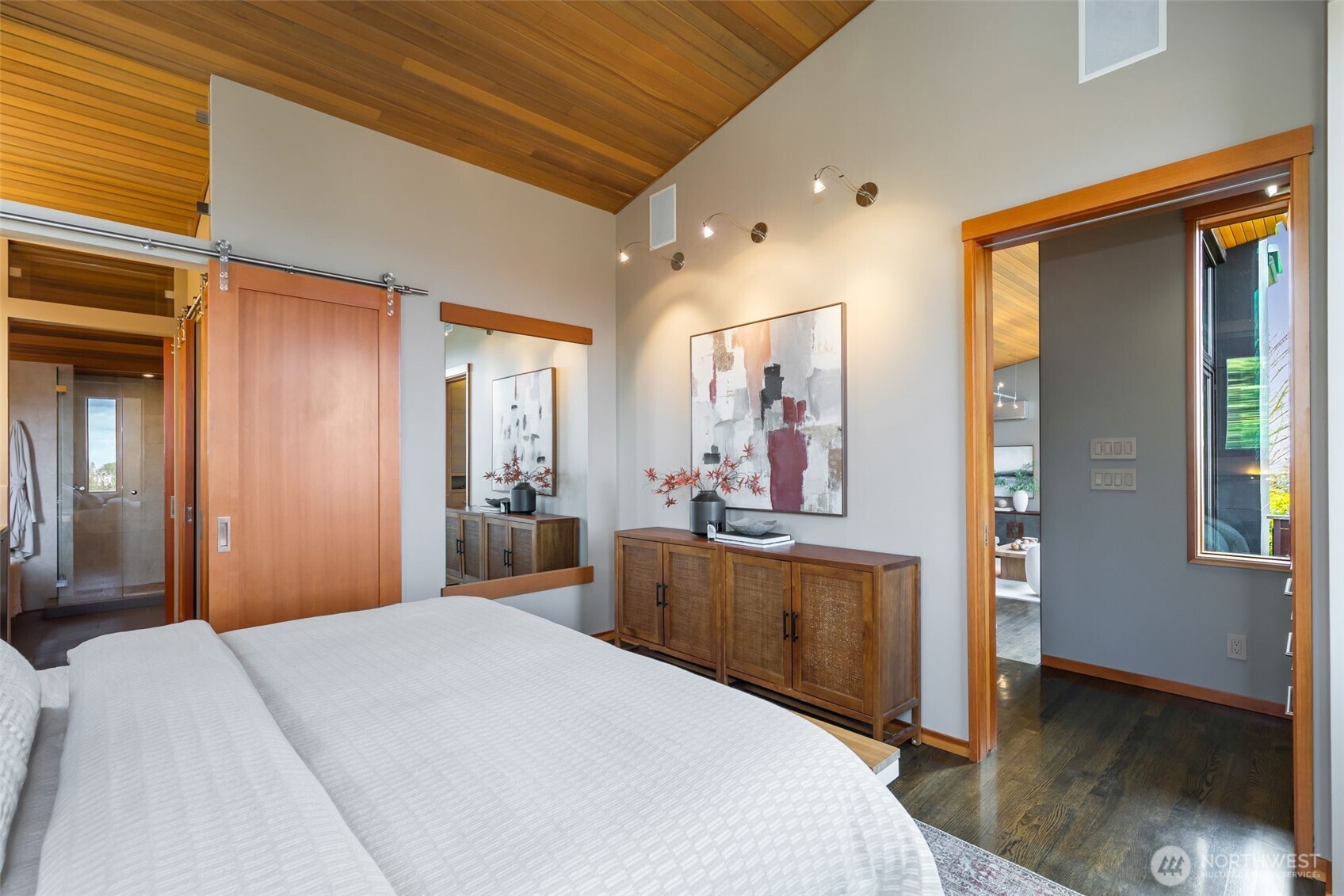 810 W Lee , Seattle, WA 98119