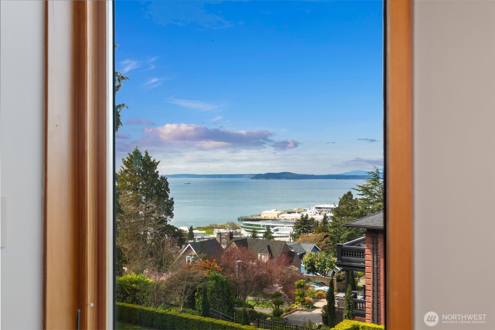 810 W Lee , Seattle, WA 98119