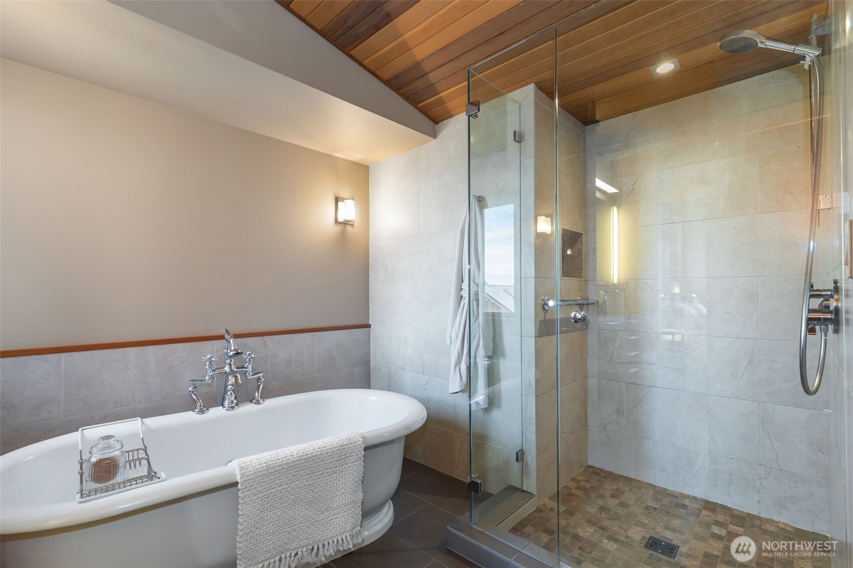 810 W Lee , Seattle, WA 98119