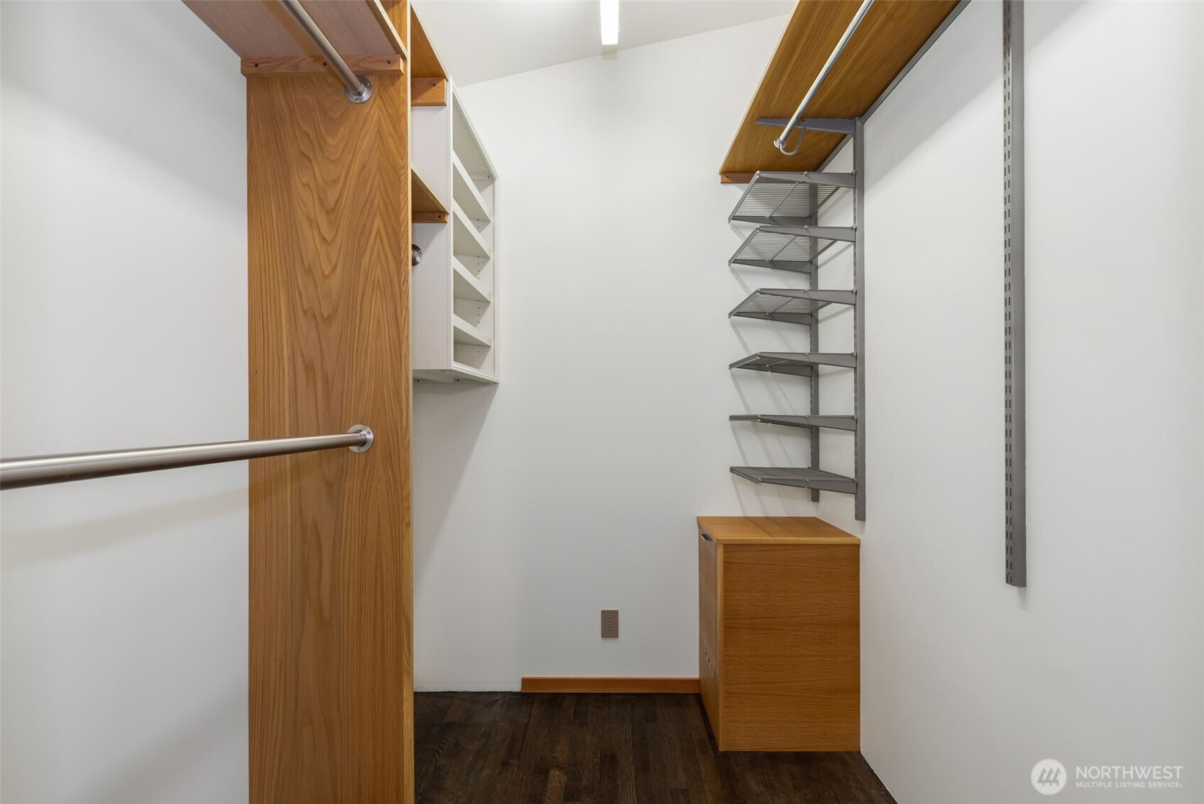 810 W Lee , Seattle, WA 98119