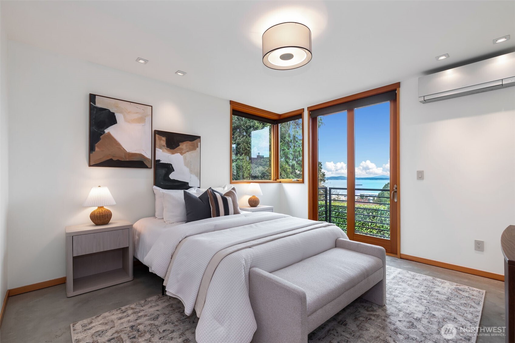 810 W Lee , Seattle, WA 98119