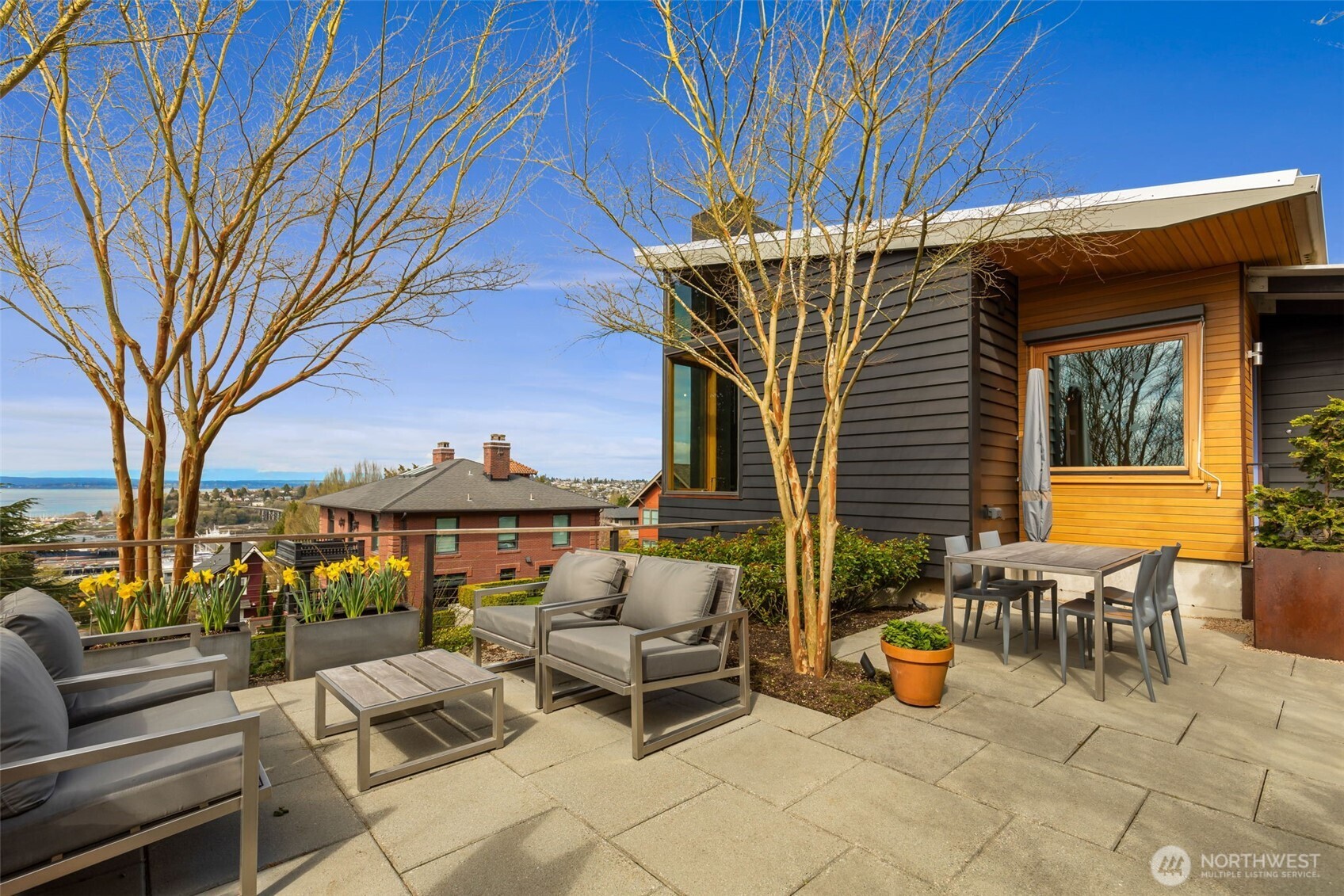 810 W Lee , Seattle, WA 98119