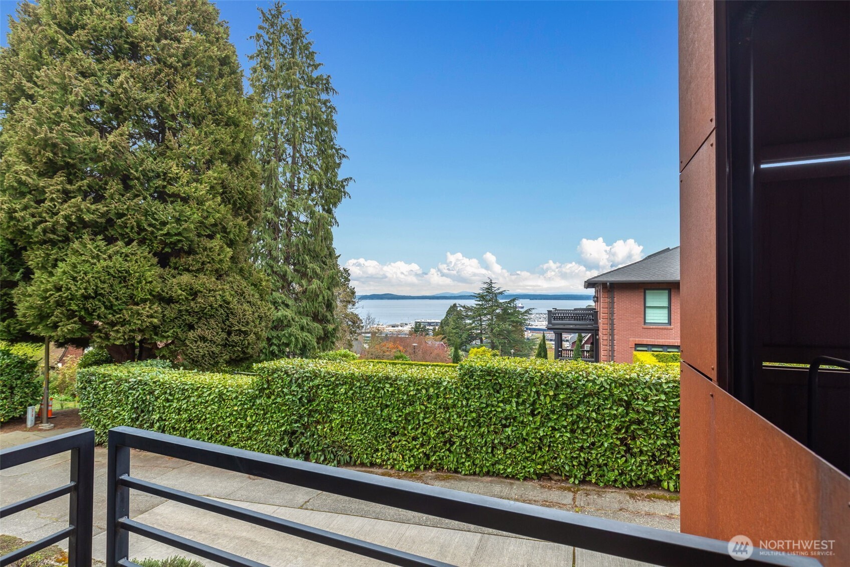 810 W Lee , Seattle, WA 98119