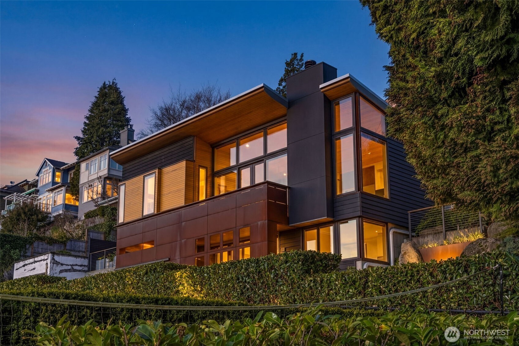 810 W Lee , Seattle, WA 98119