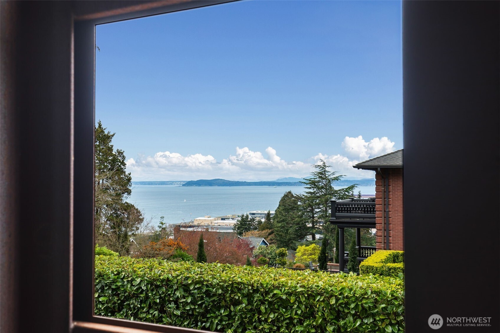 810 W Lee , Seattle, WA 98119