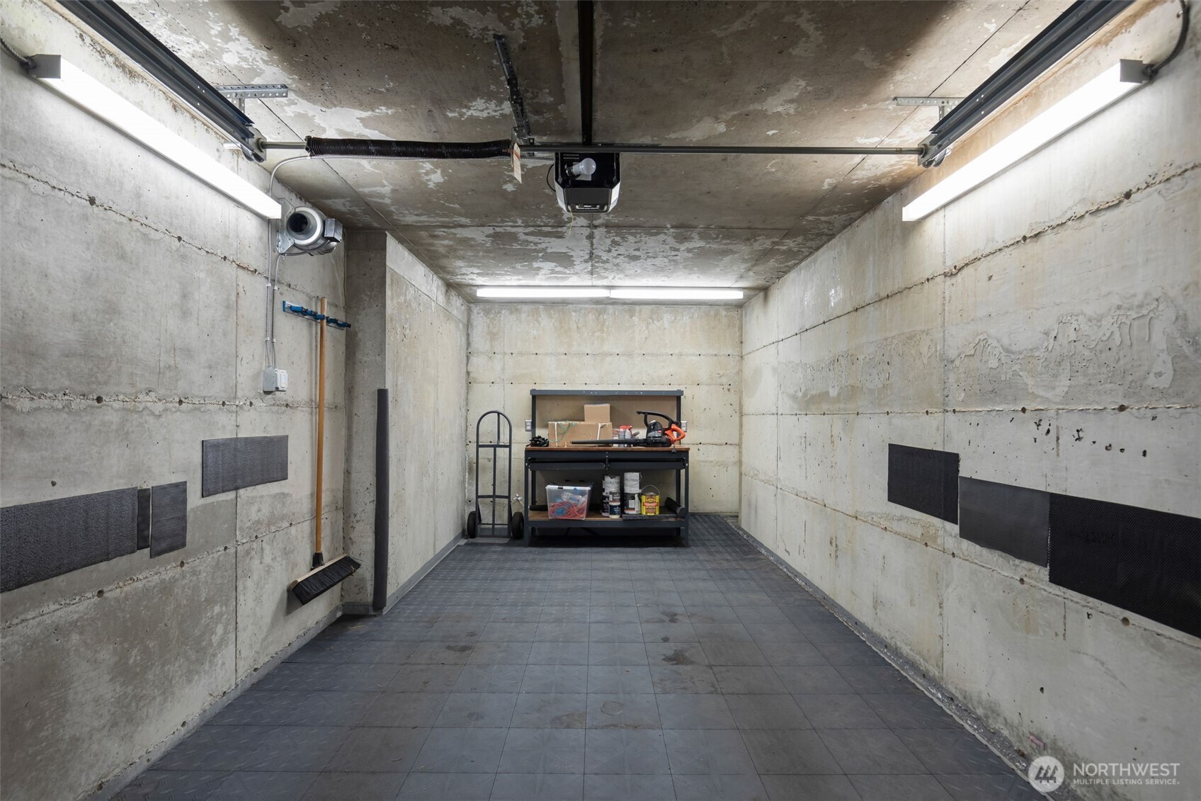 810 W Lee , Seattle, WA 98119