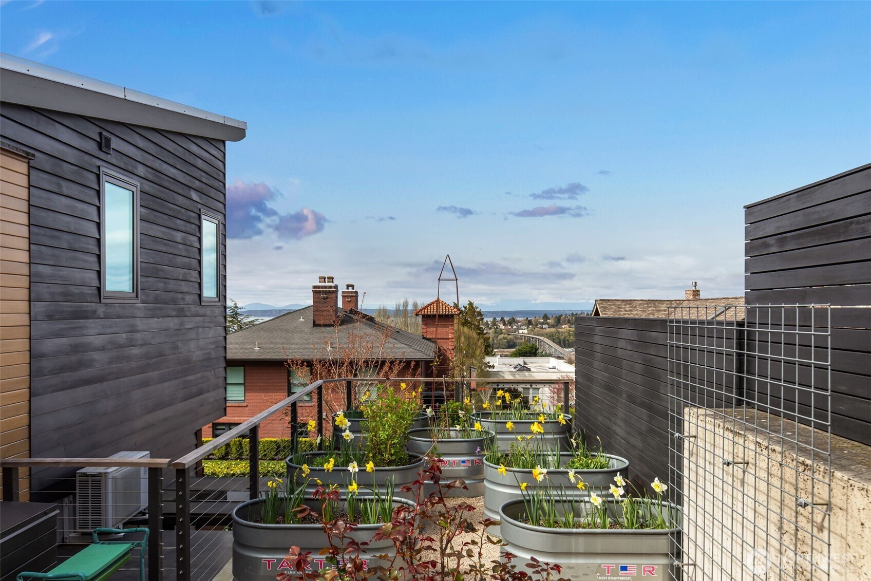 810 W Lee , Seattle, WA 98119