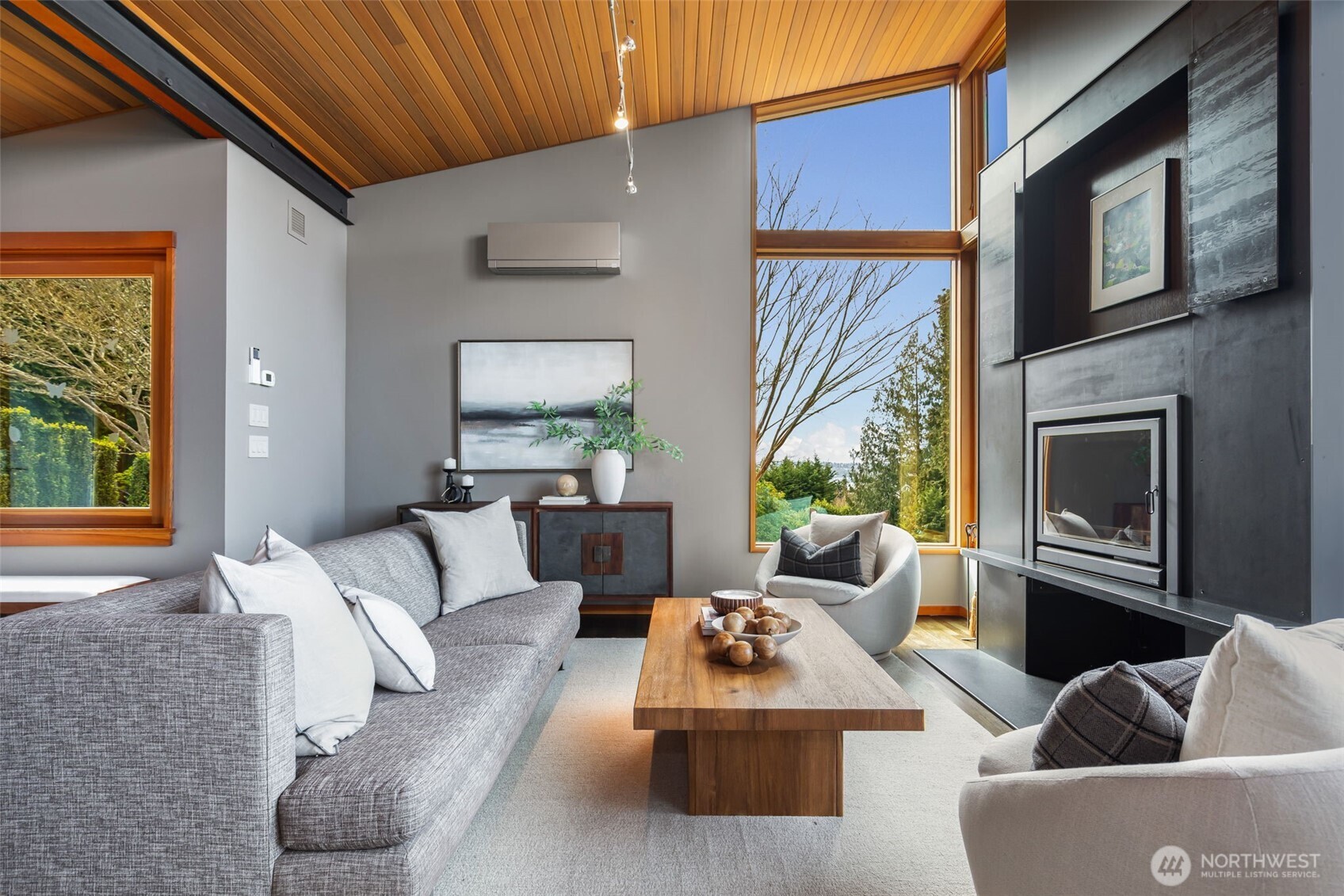 810 W Lee , Seattle, WA 98119